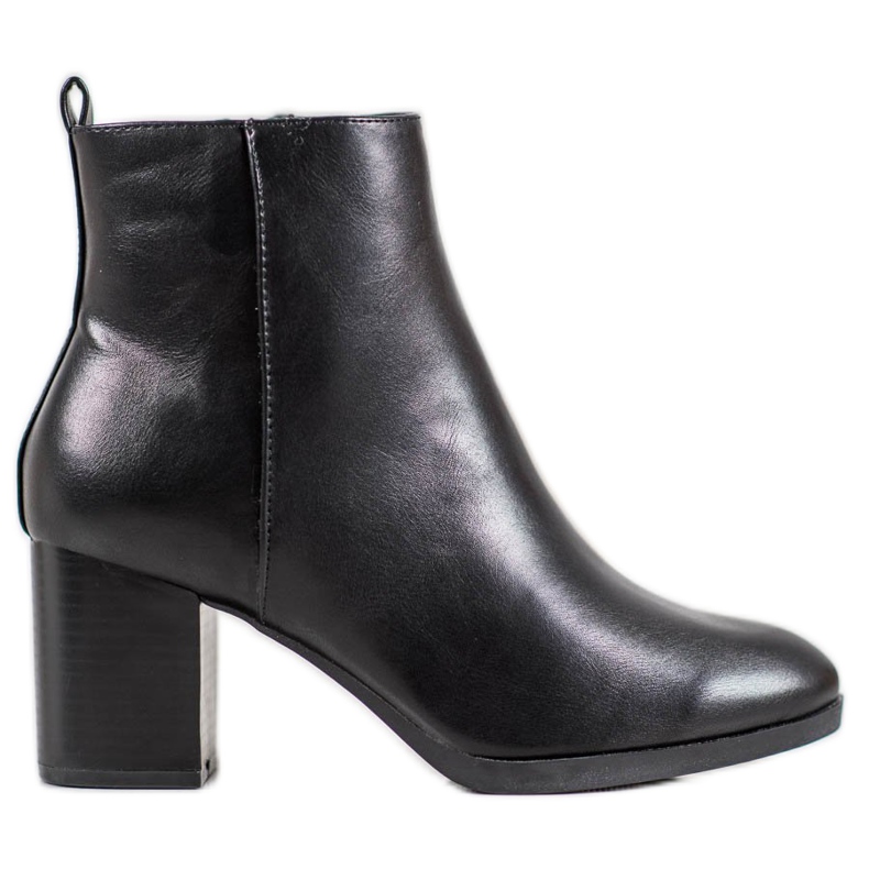 Weide Botas cómodas en un poste negro