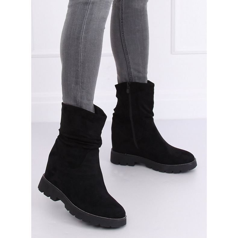 Botas negras en una cuña oculta negro 7978-KA Negro