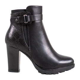 Super Mode Botas elegantes en un poste negro