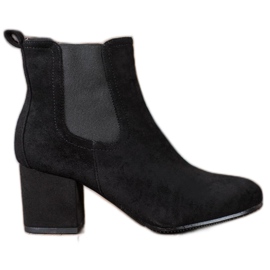 Bestelle Botas sin cordones en un poste negro