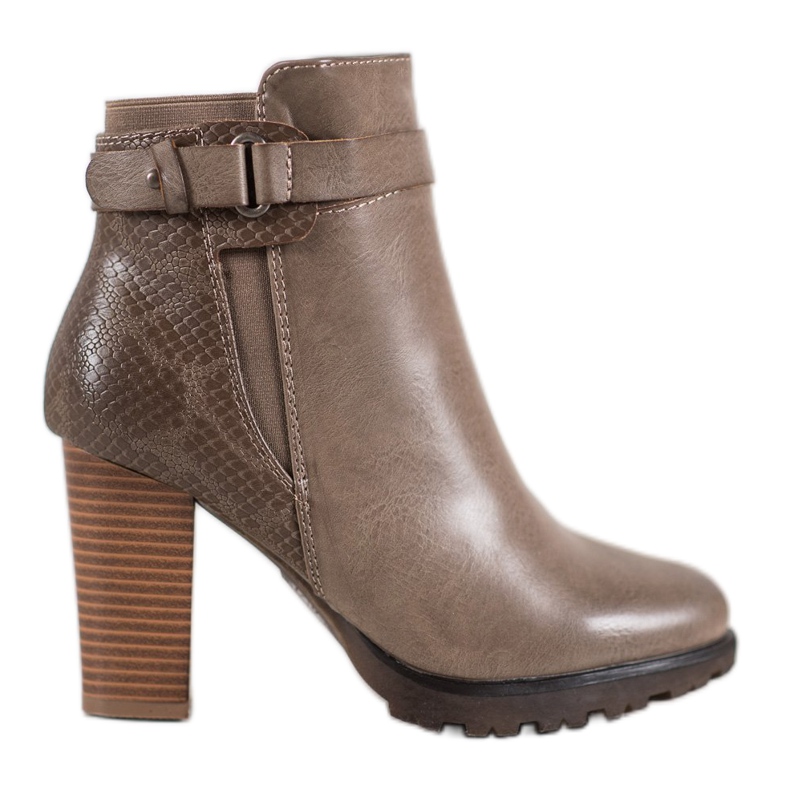 Super Mode Botas elegantes en un poste marrón Super Mode Botas elegantes en un poste marrón