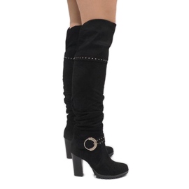 Botas negras en el poste N504 negro