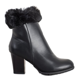 Goodin Botas en un poste con piel negro