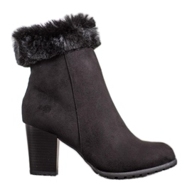 Goodin Botas en un poste con piel negro