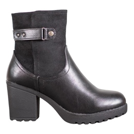 J. Star Botas calientes en el poste negro