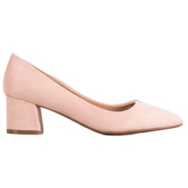 Fama Bombas en un pilar rosa