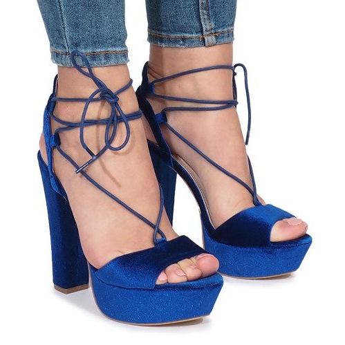 Sandalias azules en el poste de terciopelo Give It Up