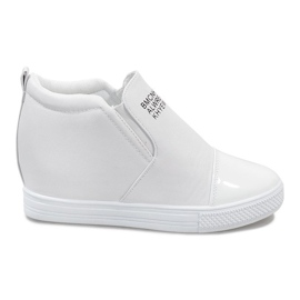 Zapatillas blancas en la cuña DD408-2 blanco