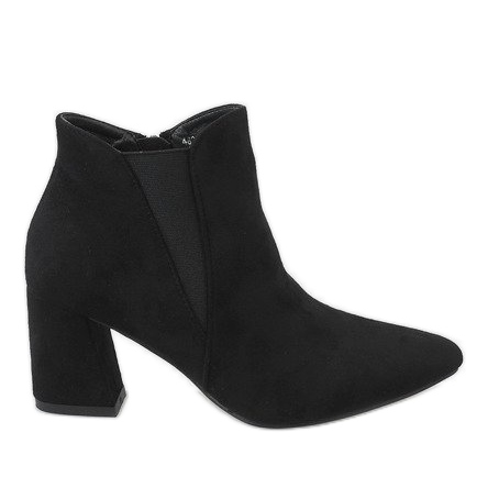 Botines de ante negro en el poste 4826
