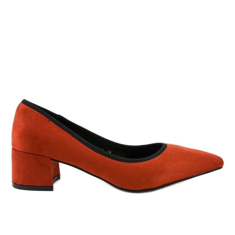 Zapatos de tacón de ante rojo en el pilar L436