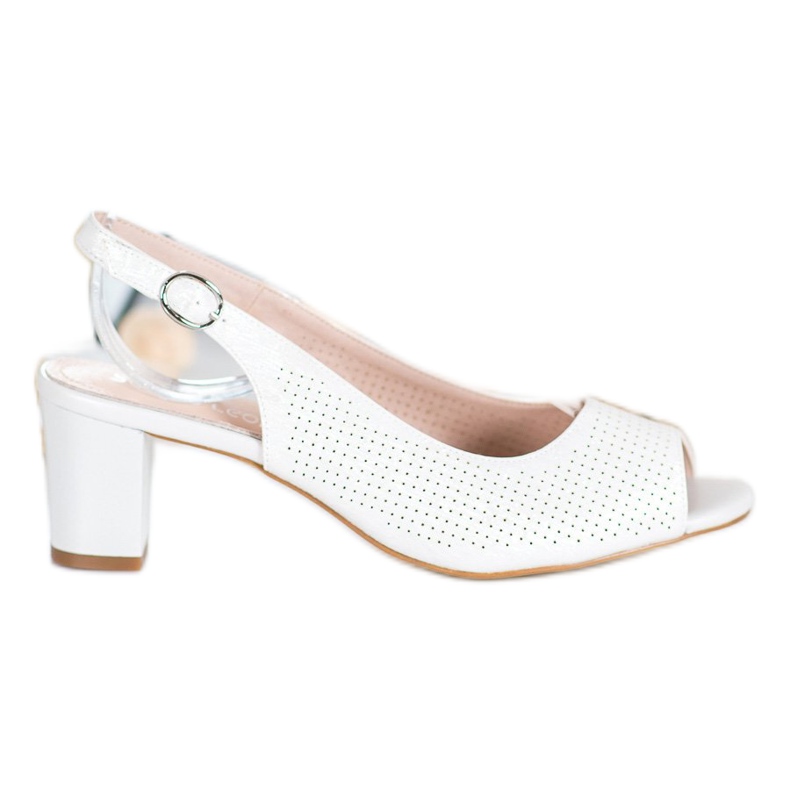 Sergio Leone Sandalias caladas en una barra blanco