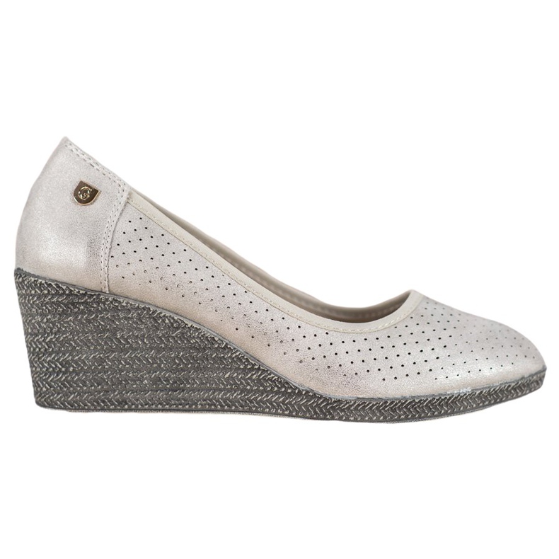 Bombas de cuña ligeras beige