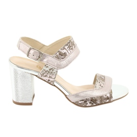 Sandalias Gamis 3942 en una publicación beige rosa plata