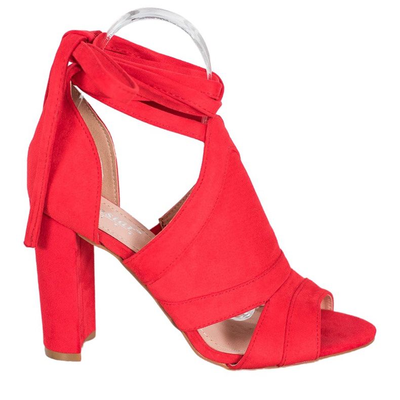 Seastar Sandalias atadas en un poste rojo