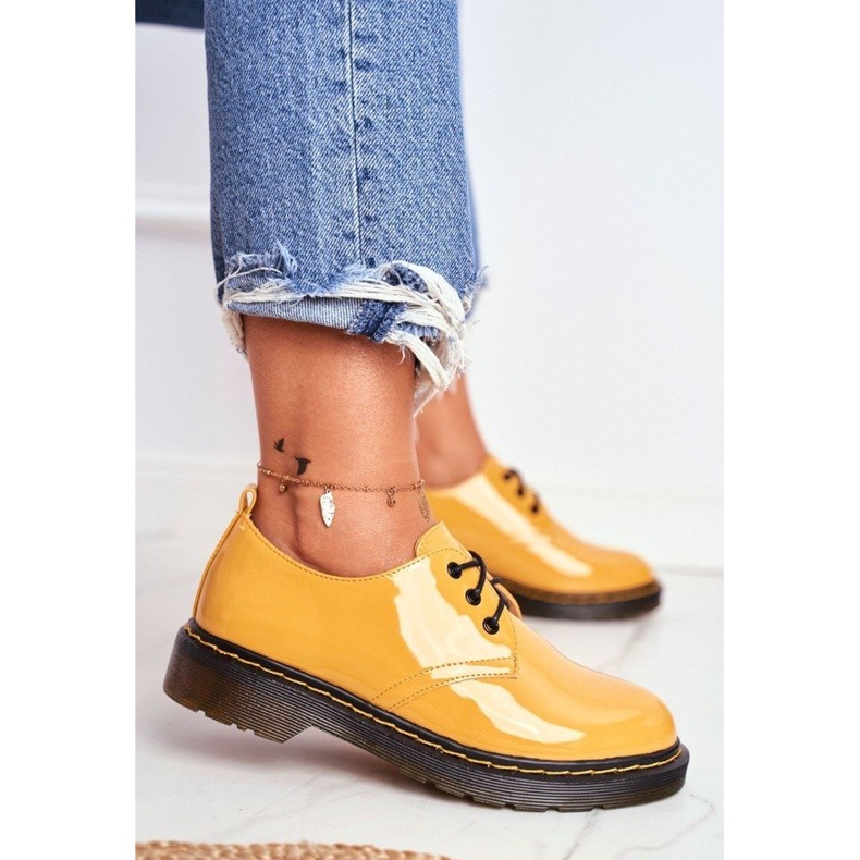 SEA Zapatos de mujer lacados en amarillo NC991