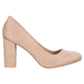 SHELOVET Bombas clásicas en un pilar beige