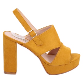 Sandalias en el poste miel 9R02 Amarillo