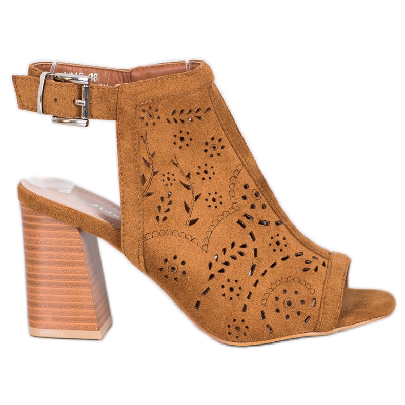 Mannika Sandalias empotradas caladas marrón