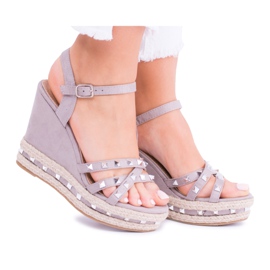 SEA Sandalias grises para mujer con tachuelas de cuña Amare