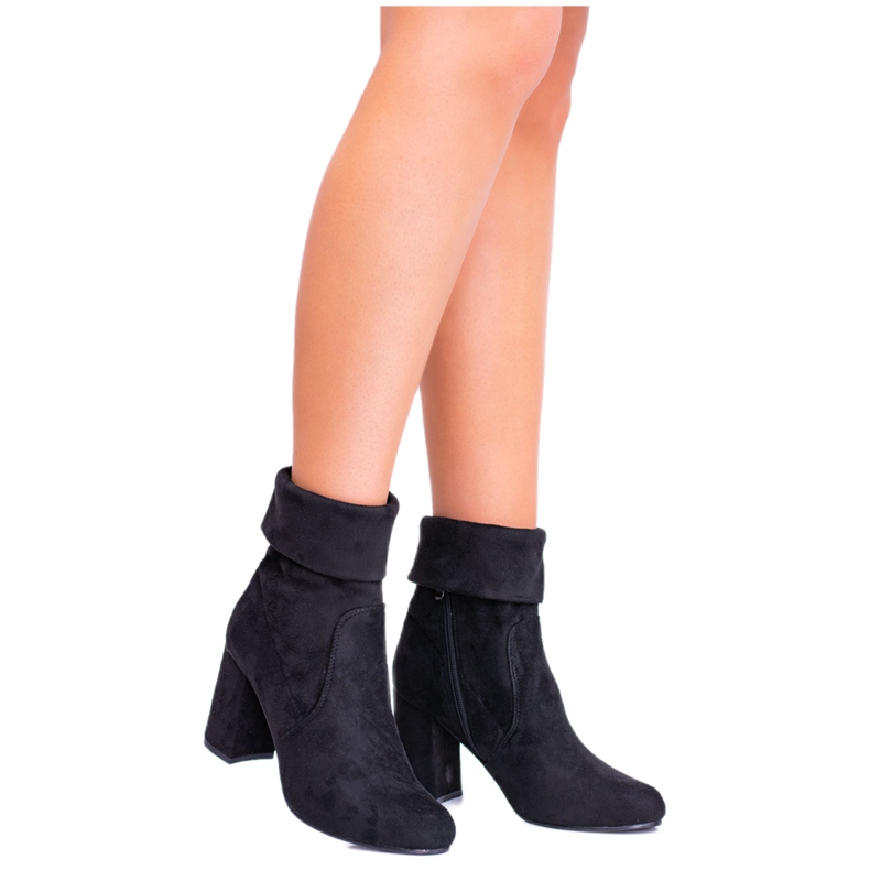 EVE Botas de mujer de ante negro en una publicación de Dharma