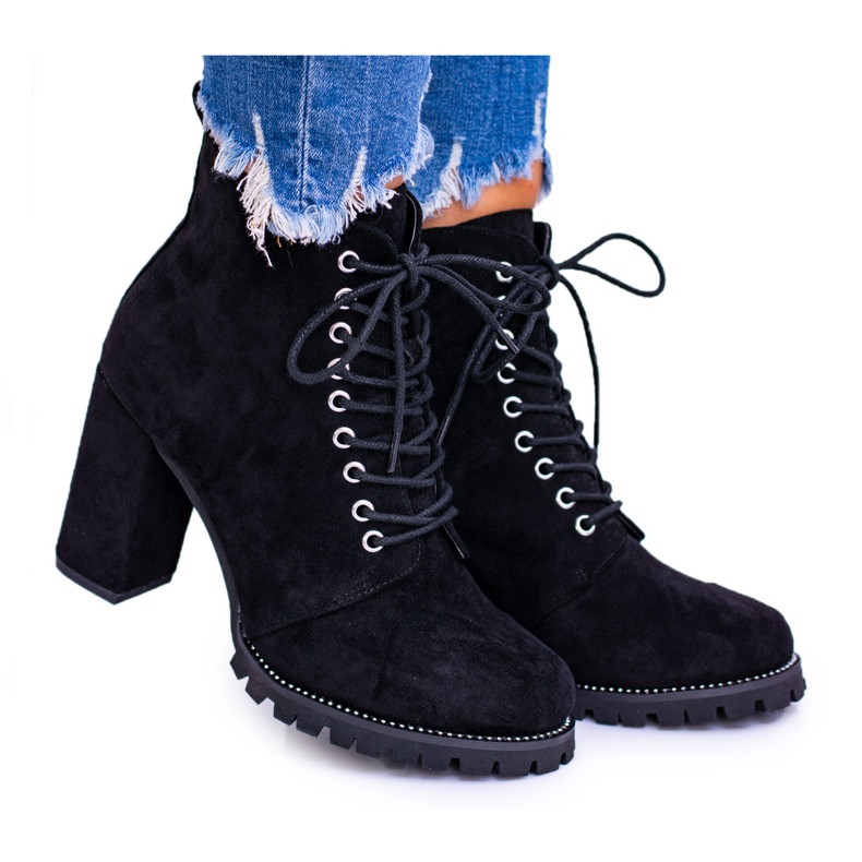 Botas de ante negro Lu Boo en un poste con diamantes de imitación Halsey
