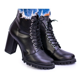 Botas negras Lu Boo en un poste con diamantes de imitación Halsey negro