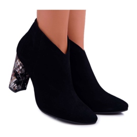 Botas negras de ante elegante en un poste Laura Messi 2047 negro