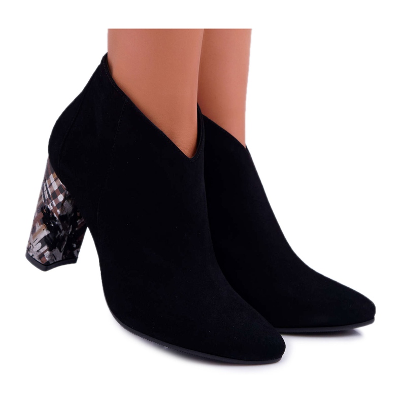 Botas negras de ante elegante en un poste Laura Messi 2047 negro Botas negras de ante elegante en un poste Laura Messi 2047 negro