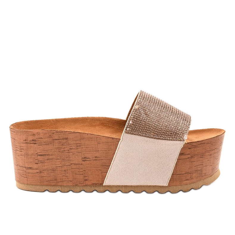 Zapatillas beige en la plataforma 77-99