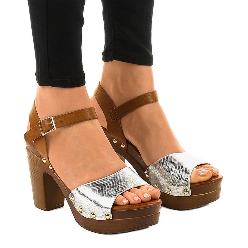 Sandalias plateadas de tacón 150-615 marrón gris