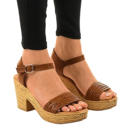 Sandalias de tacón marrón 150-614