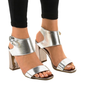 Sandalias plateadas con estilo en el poste 0354-20 gris