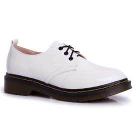 SEA Brogues de mujer lacados en blanco ¡Hazlo mejor! SEA Brogues de mujer lacados en blanco ¡Hazlo mejor!