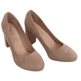 Zapatos de salón en el poste beige E08-10 Caqui