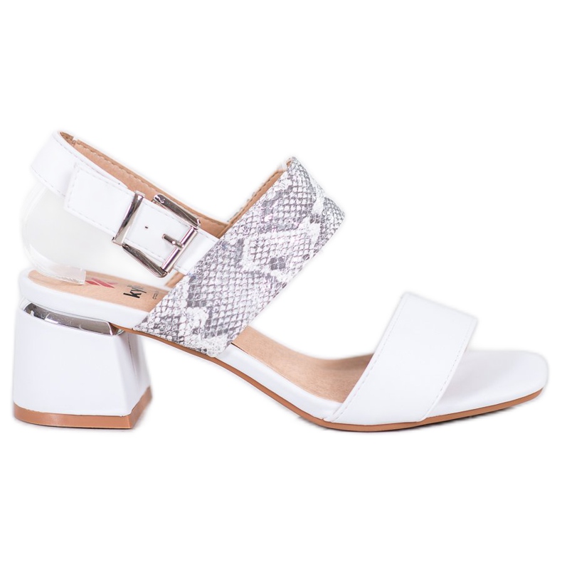 Kylie Sandalias de moda en una barra blanco