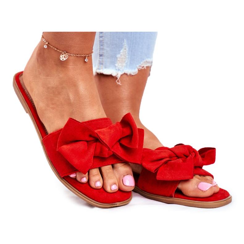 Pantuflas de mujer de Malasia con lazos rojos Pantuflas de mujer de Malasia con lazos rojos