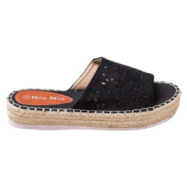 Nio Nio Zapatillas en una plataforma de paja negro