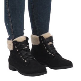 Botas negras aisladas con cordones C-7100 negro