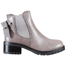 J. Star Botines Chelsea grises en una barra