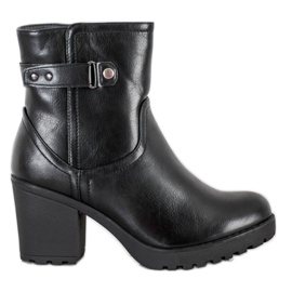 J. Star Botas calientes en el poste negro