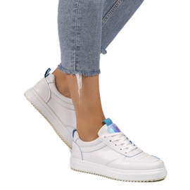 Zapatillas blancas con inserciones azules KK-203 blanco