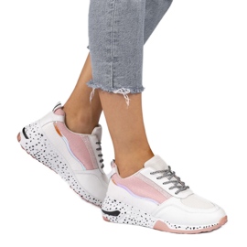 Deportivas blancas con inserciones rosas C-3151 blanco