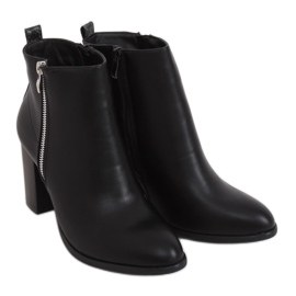 Tacones negros clásicos 688-A21 Negro