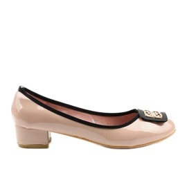 Bombas lacadas beige en el pilar 0015-4