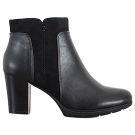 SHELOVET Botas en un poste negro