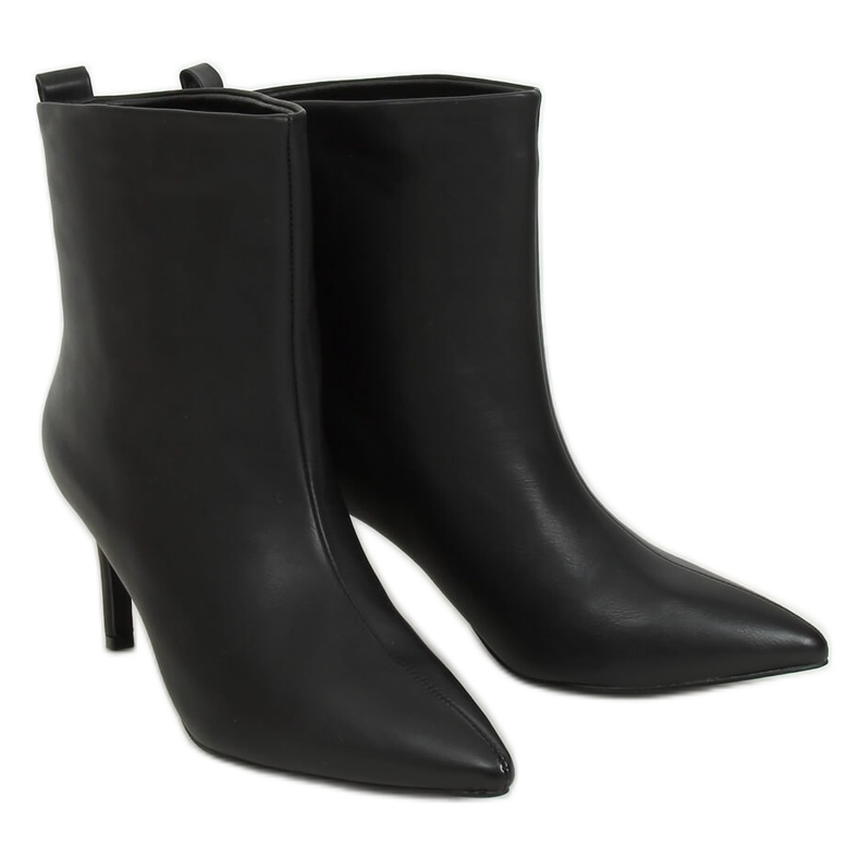 Botas negras sobre un pin negro RB69P Negro