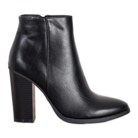 Seastar Botas clásicas en un poste negro