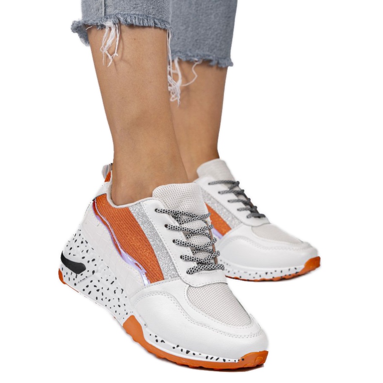 Deportivas blancas con inserciones negras C-3151 blanco negro naranja plata Deportivas blancas con inserciones negras C-3151 blanco negro naranja plata
