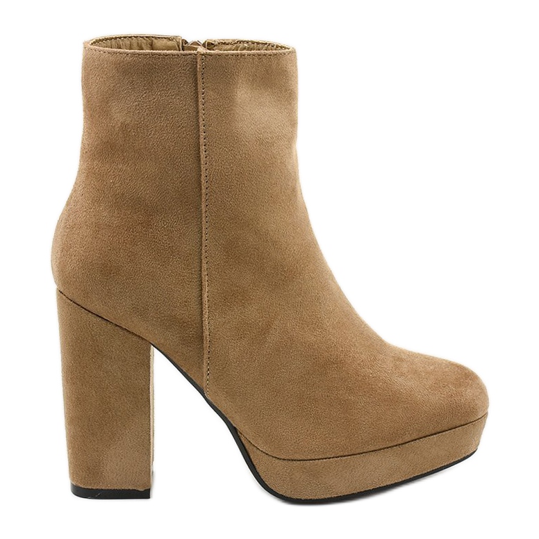 Botines de ante beige en el poste de Skye