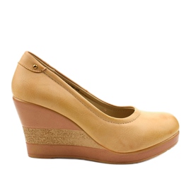 Zapatos de salón con cuña beige Poles